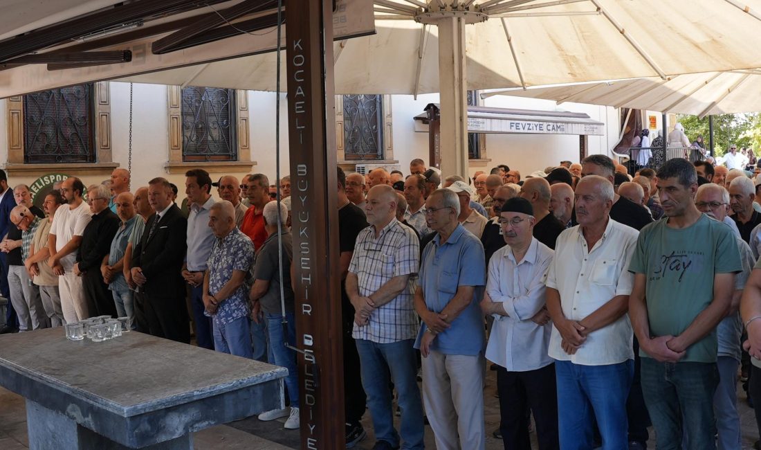 Kocaeli'nin tanınmış ailelerinden Erözer ailesi, yaşadığı kaybın ardından son görevini