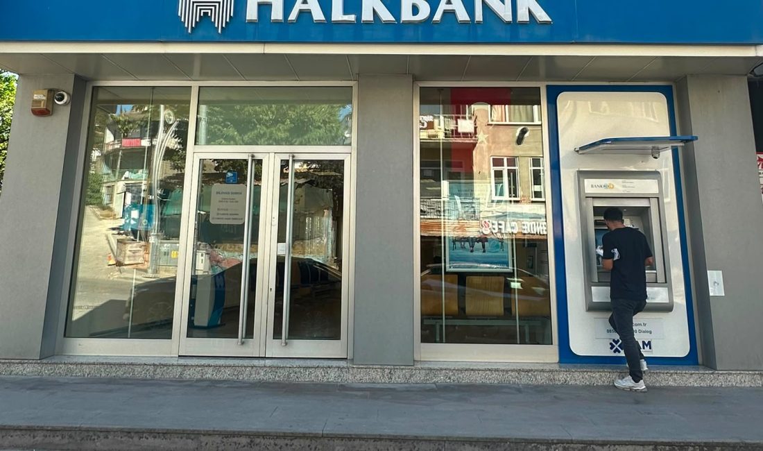 Kocaelispor Kulübü ile Halkbank arasında yapılan anlaşmayla hayata geçirilen Paraf
