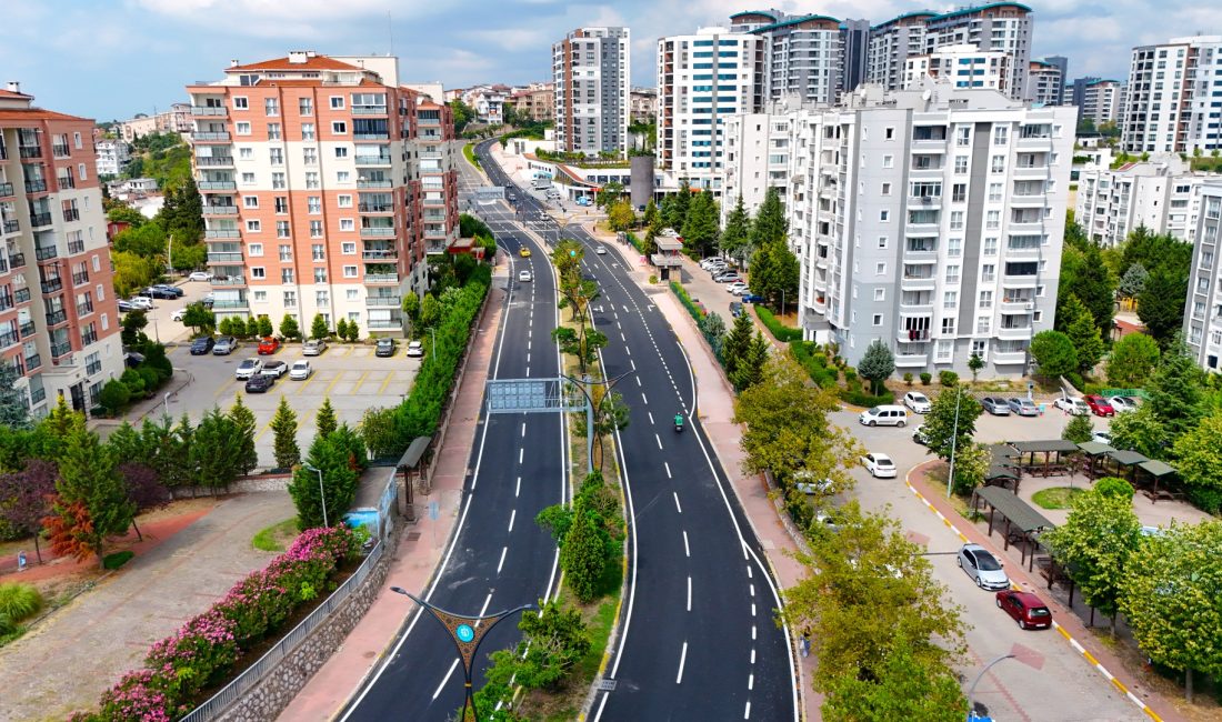 Kocaeli Büyükşehir Belediyesi’nin İzmit’teki önemli ulaşım güzergâhlarından Gazanfer Bilge Bulvarı’nda