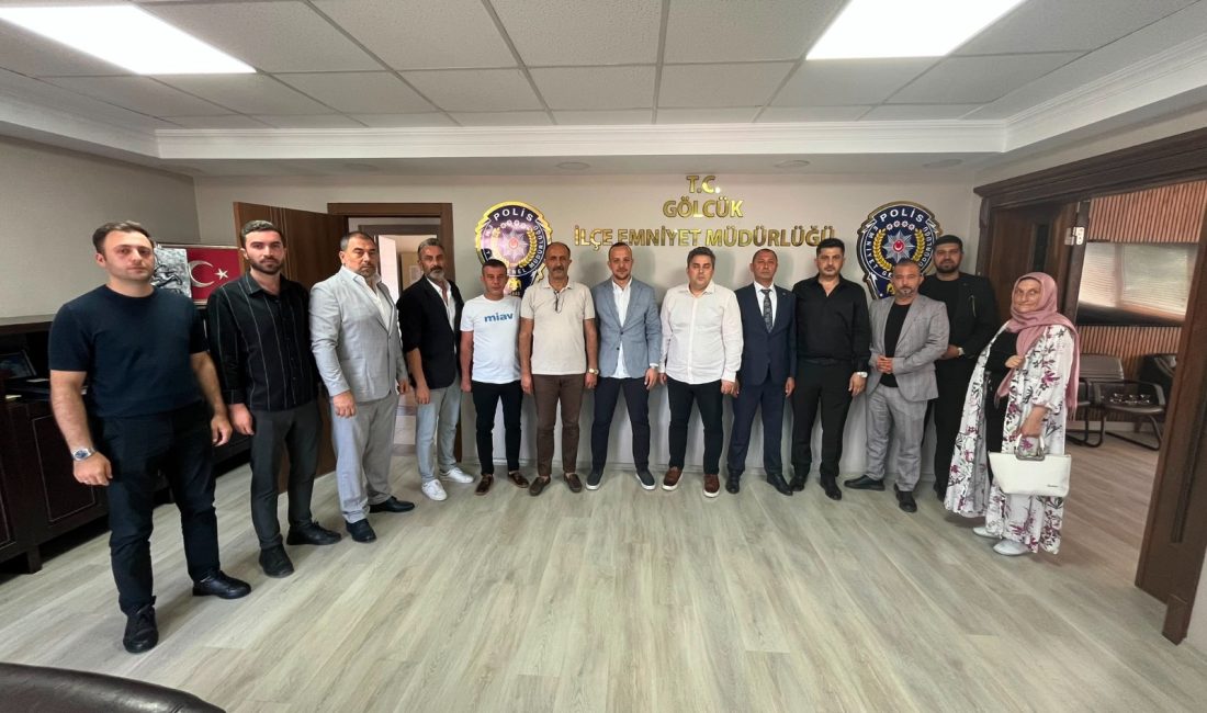 MHP Gölcük İlçe Başkanı Murat Motor ve yönetim kurulu üyeleri,