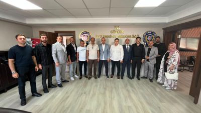 MHP Gölcük İlçe Başkanı Murat Motor ve yönetim kurulu üyeleri,