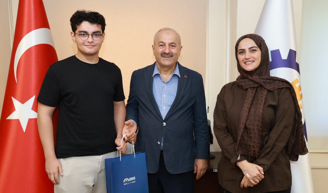 Gebze Belediye Başkanı Zinnur Büyükgöz, 2026 Yükseköğretim Kurumları Sınavı'nda (YKS)