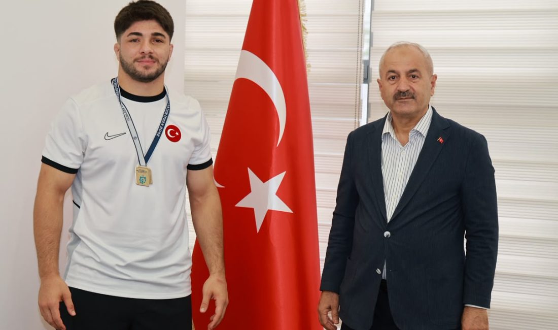 Gebze Belediyesi Spor Kulübü sporcusu Alperen Tokgöz, Kocaeli Büyükşehir Belediyesi