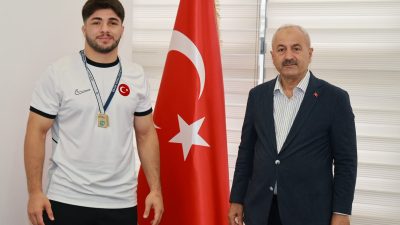 Gebze Belediyesi Spor Kulübü sporcusu Alperen Tokgöz, Kocaeli Büyükşehir Belediyesi