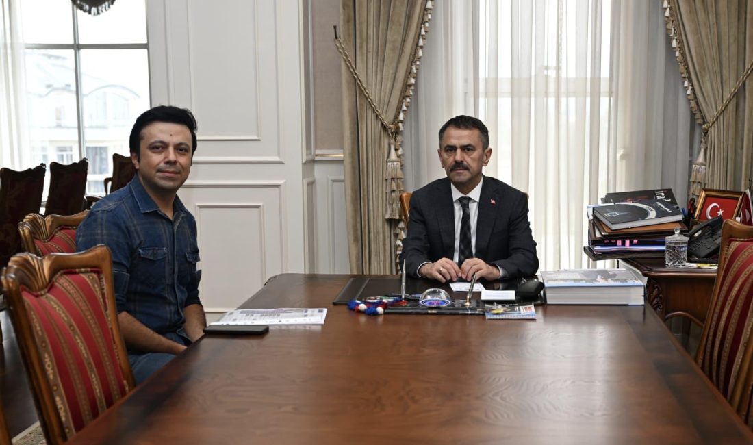 Kocaeli Valisi İlhami Aktaş, kendisiyle görüşmek isteyen vatandaşlarla bir araya