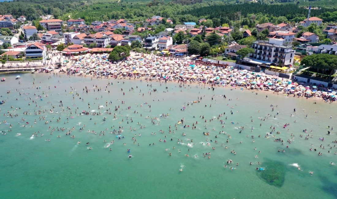 Kocaeli’nin Karadeniz’e açılan kapısı Kandıra, yaz sezonunda Mavi Bayraklı plajları,