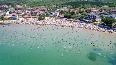 Kocaeli’nin Karadeniz’e açılan kapısı Kandıra, yaz sezonunda Mavi Bayraklı plajları,