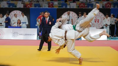 Kocaeli Büyükşehir Belediyesi, sporun her branşında hayata geçirdiği yatırımlar, sporcu