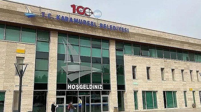 Karamürsel Belediyesi, ilçede bulunan bir kafe ile bir balık satış