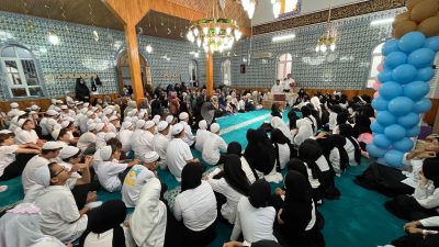 İzmit Tepeköy Mevlana Camii’nde düzenlenen Yaz Kur’an Kursu Kapanış Programı,