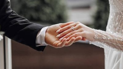 Aile ve Gençlik Fonu tarafından yeni evlenecek gençlere sağlanan faizsiz