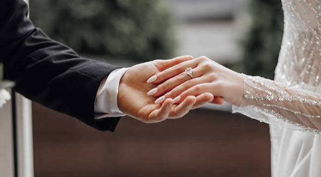 Aile ve Gençlik Fonu tarafından yeni evlenecek gençlere sağlanan faizsiz