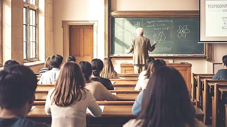 Yükseköğretim alanında kapsamlı düzenlemeler hayata geçiriliyor. Düzenlemeyle uygulamalı eğitim ve