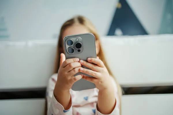 Yaz tatilinde çocukların uyku, beslenme, ekran kullanımı ve fiziksel aktivite