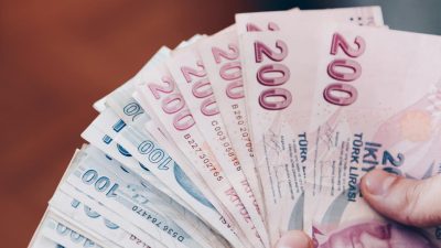 Aile ve Sosyal Hizmetler Bakanı Mahinur Özdemir Göktaş, evlerinde bakılan