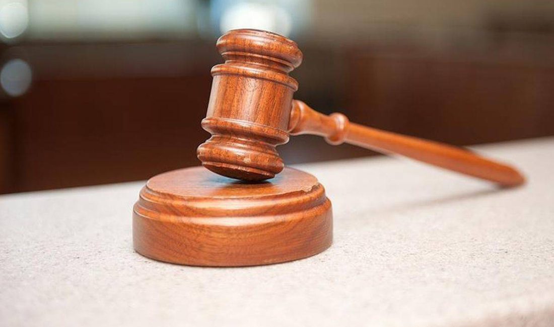 İzmir’de bir hastanede temizlik görevlisi olarak çalışan kadın işçi, mesai