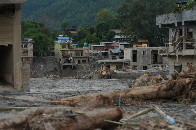 Nepal’de etkili olan yıkıcı sel felaketinde hayatını kaybedenlerin sayısı 469’a