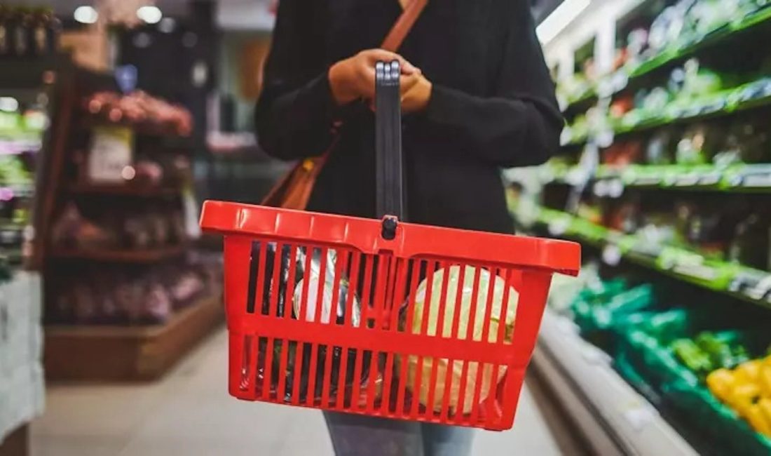 Ticaret satış hacmi yıllık yüzde 4,5 azaldı, perakende satış hacmi