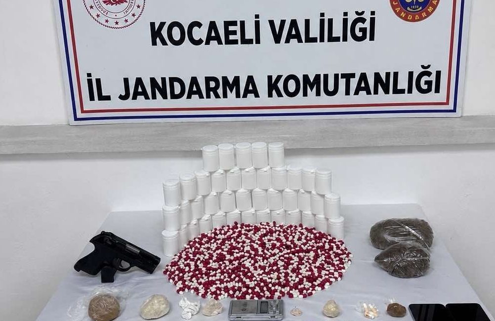 Kocaeli İl Jandarma Komutanlığı ekiplerince uyuşturucu ve uyarıcı madde suçlarıyla