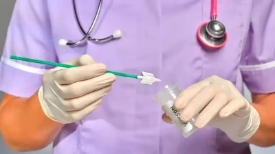 HPV enfeksiyonunun çoğu zaman belirti vermeden ilerlediğini belirten uzmanlar, HPV
