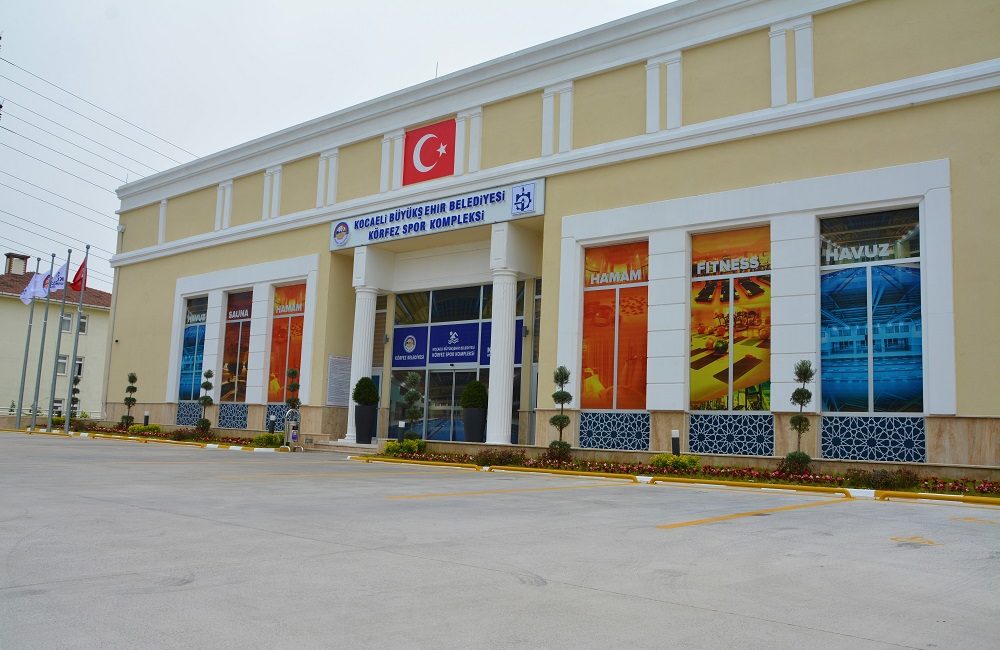 Körfez Belediyesi Çamlıtepe Yüzme Havuzu ve Spor Kompleksi’nde görev yapan
