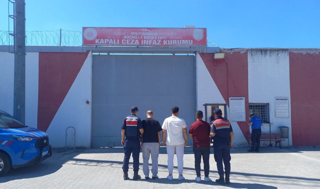Kocaeli İl Jandarma Komutanlığı ekipleri, aranan şahısların yakalanmasına yönelik çalışmalar