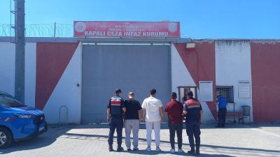 Kocaeli İl Jandarma Komutanlığı ekipleri, aranan şahısların yakalanmasına yönelik çalışmalar