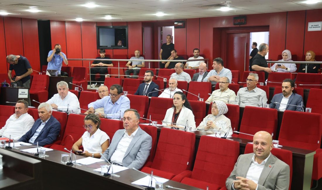 Gebze Belediyesi eylül ayı meclis oturumu Kent Meydanı'nda bulunan meclis