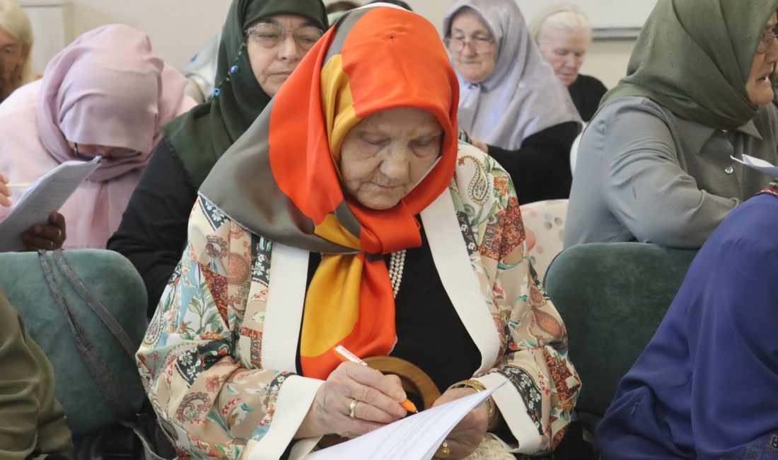 İzmit Belediyesi, ileri yaştaki bireylerin dijital dünyada karşılaşabilecekleri dolandırıcılık risklerine