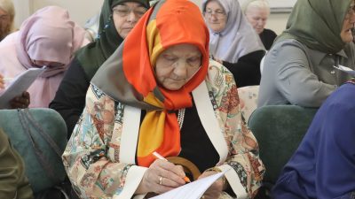 İzmit Belediyesi, ileri yaştaki bireylerin dijital dünyada karşılaşabilecekleri dolandırıcılık risklerine