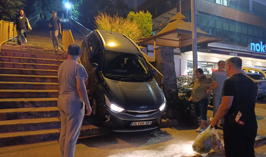 Kocaeli’nin İzmit ilçesinde yaşanan ilginç olayda, sürücünün girdiği güzergâhın merdiven