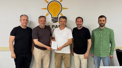 İzmit’te AK Parti teşkilatının saha çalışmaları sürerken, partiye katılmak isteyen