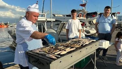 Yeni balıkçılık sezonunun başlamasıyla birlikte İzmit Marina’da geleneksel hale gelen