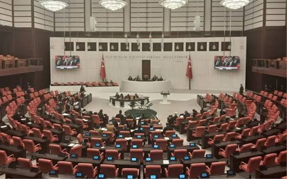 İzmit Belediye Meclisi’nin eylül ayı olağan toplantısı öncesinde meclis salonundaki