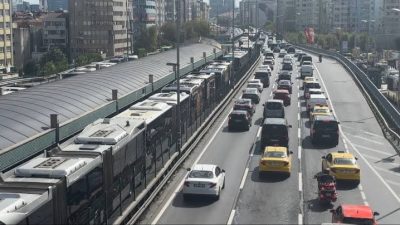 Türkiye’de vatandaşlar elektrikli araçlara ilgi gösterirken, arızalı şarj istasyonları sorun