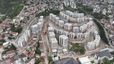 İzmit Cedit Mahallesi’nde tamamlanan TOKİ konutlarında yeni bir dönem daha